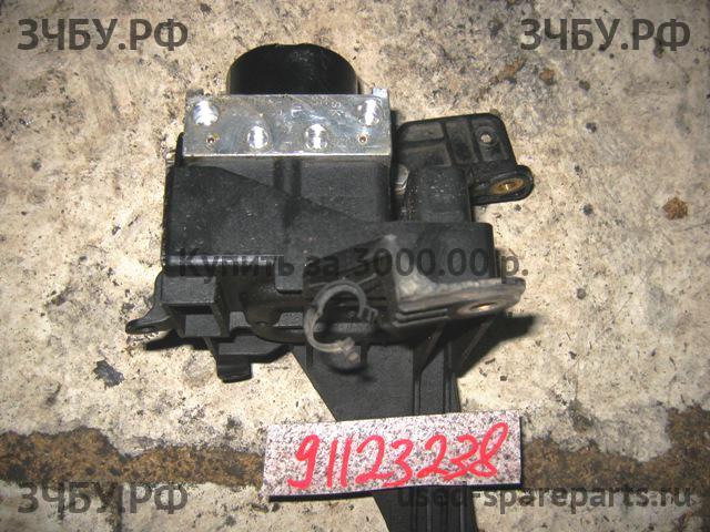 Opel Astra H Блок ABS (насос)