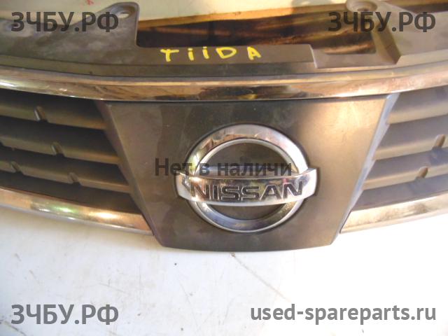 Nissan Tiida 1 Решетка радиатора