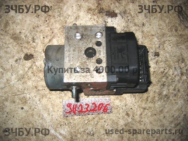 Toyota Corolla (E12) Блок ABS (насос)