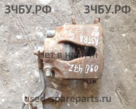 Opel Astra G Суппорт передний правый (в сборе со скобой)