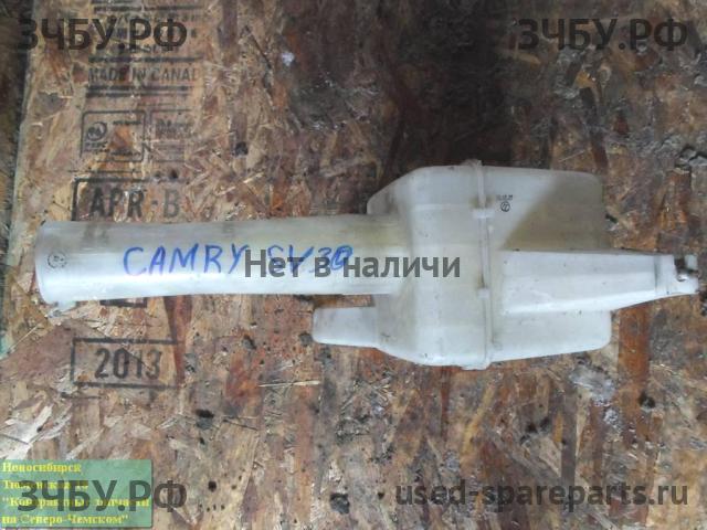 Toyota Camry 5 (V30) Бачок омывателя лобового стекла