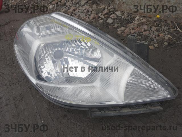 Nissan Tiida 1 Фара правая