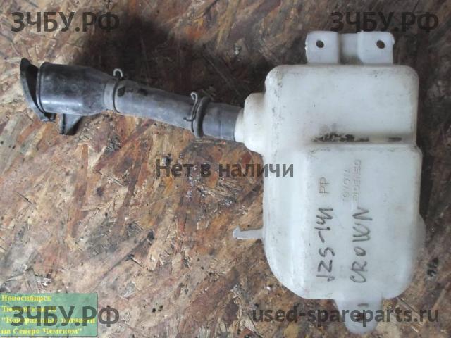 Toyota Crown (S140) Бачок омывателя лобового стекла