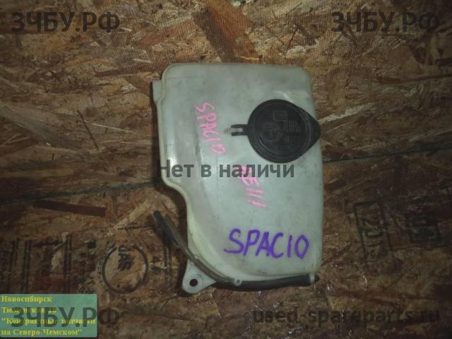 Toyota Corolla Spacio (E11) Бачок омывателя лобового стекла