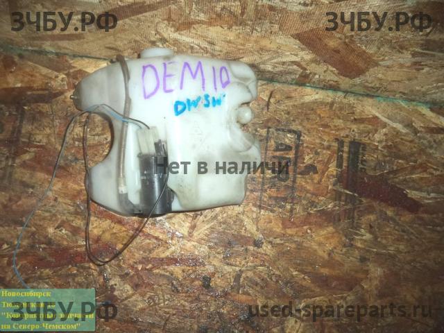Mazda Demio 1 [DW] Бачок омывателя лобового стекла