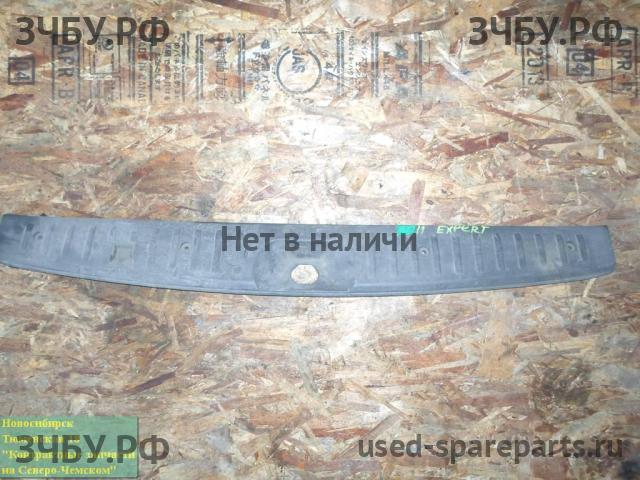 Nissan Avenir/Expert 2 (W11) Накладка на крышку багажника