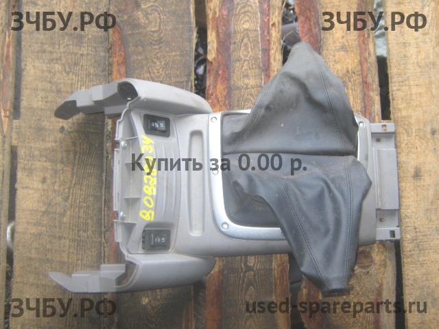 Mitsubishi L200 (4)[KB] Консоль между сиденьями (Подлокотник)