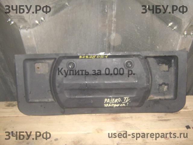 Mitsubishi Pajero/Montero 4 Обшивка крышки багажника
