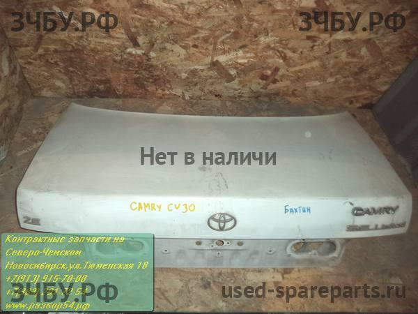 Toyota Camry 5 (V30) Крышка багажника