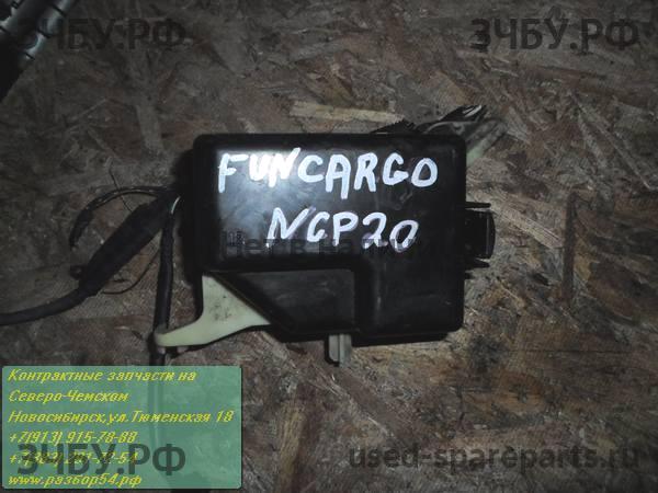 Toyota Funcargo Блок реле