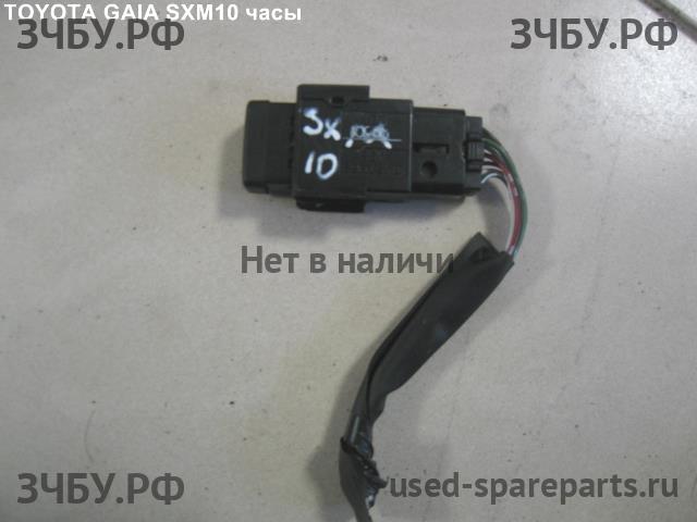 Toyota Gaia Часы