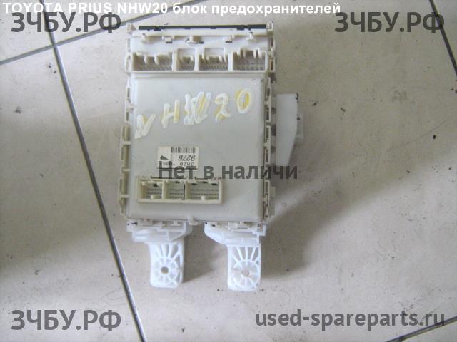Toyota Prius (NHW20) Блок предохранителей