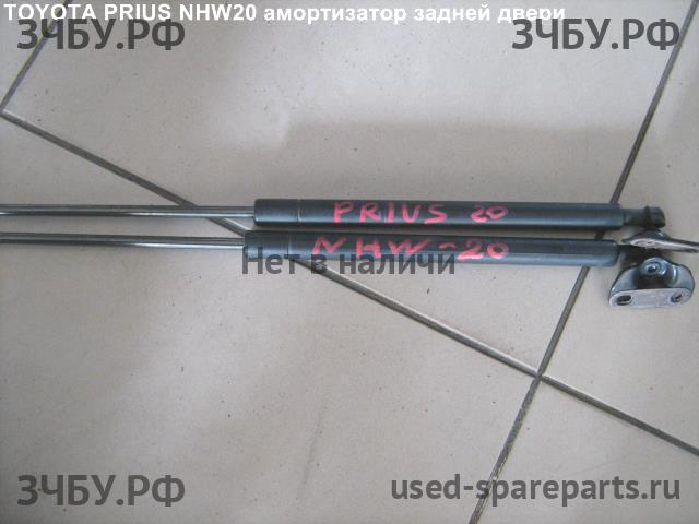 Toyota Prius (NHW20) Амортизатор крышки багажника