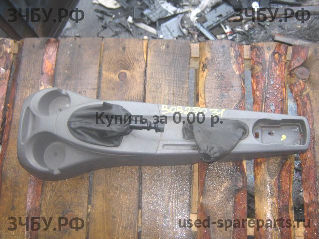 Ford Focus 1 Консоль между сиденьями (Подлокотник)