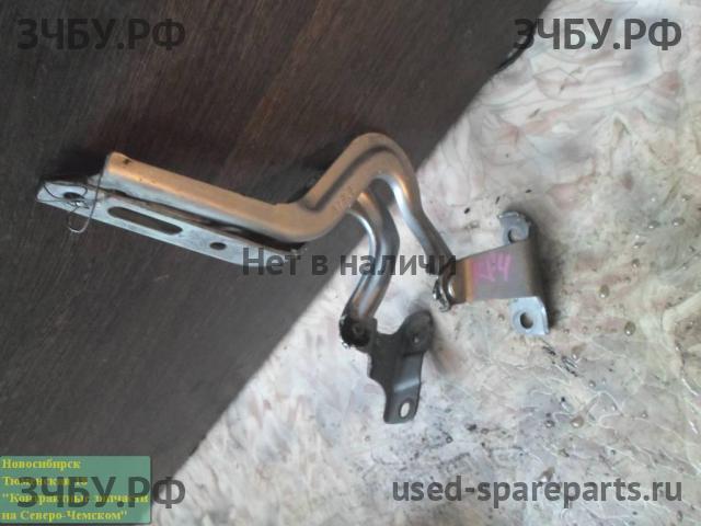 Honda StepWGN 2 Петля капота