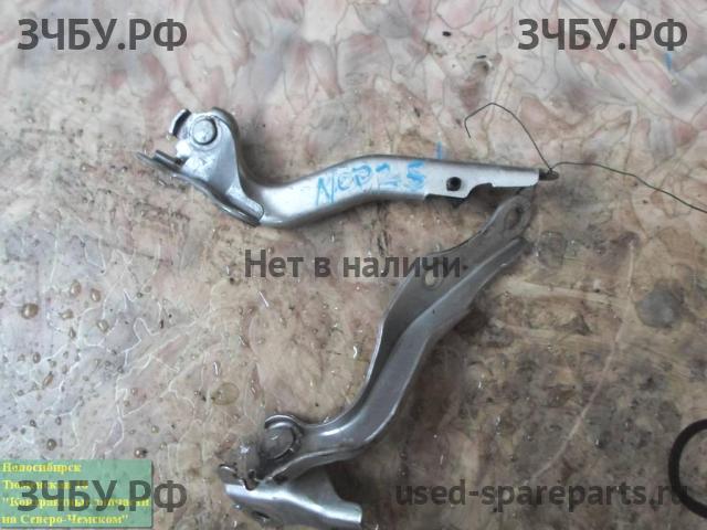 Toyota Raum 2 Петля капота