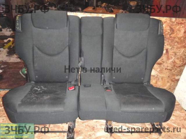 Toyota RAV 4 (3) Сиденья (комплект)