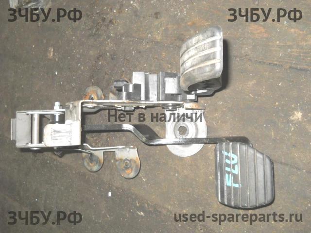 Renault Fluence Блок педалей