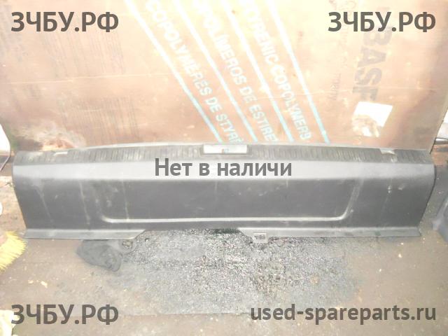 Renault Fluence Накладка задней панели