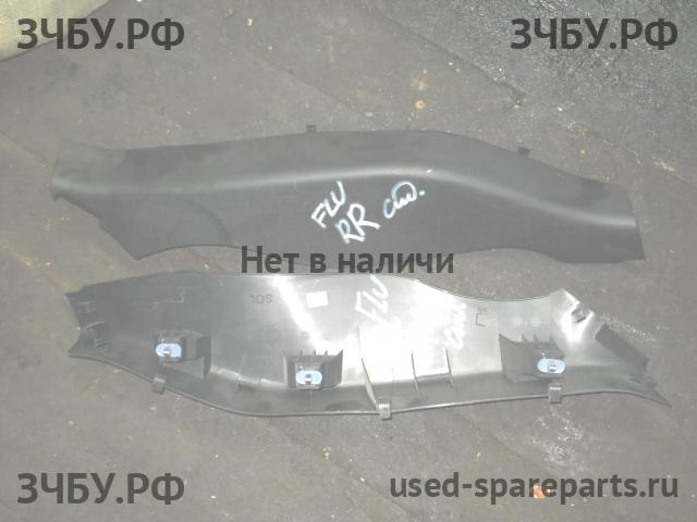 Renault Fluence Обшивка салона задняя левая