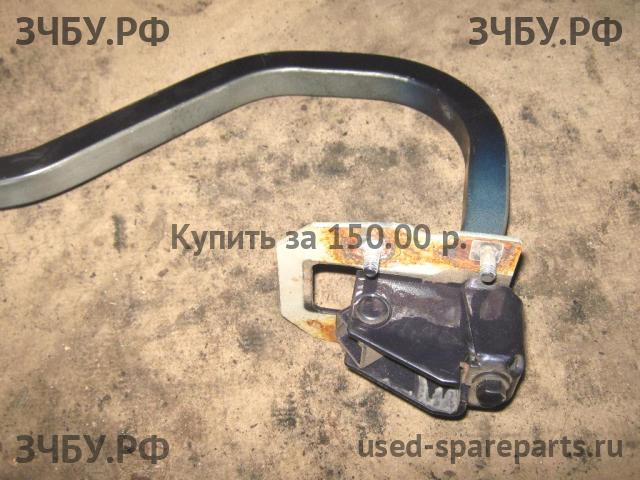 Ford Mondeo 2 Петля крышки багажника правая