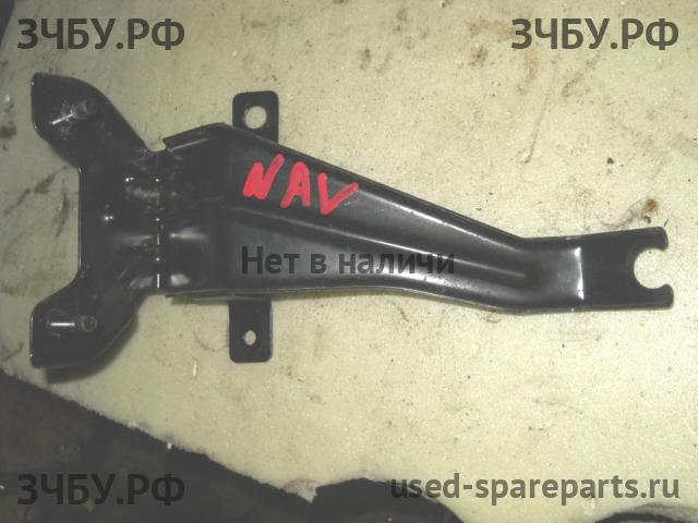 Nissan Navara 1 (D40) Кронштейн
