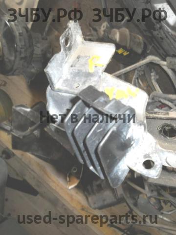 Nissan Navara 1 (D40) Кронштейн