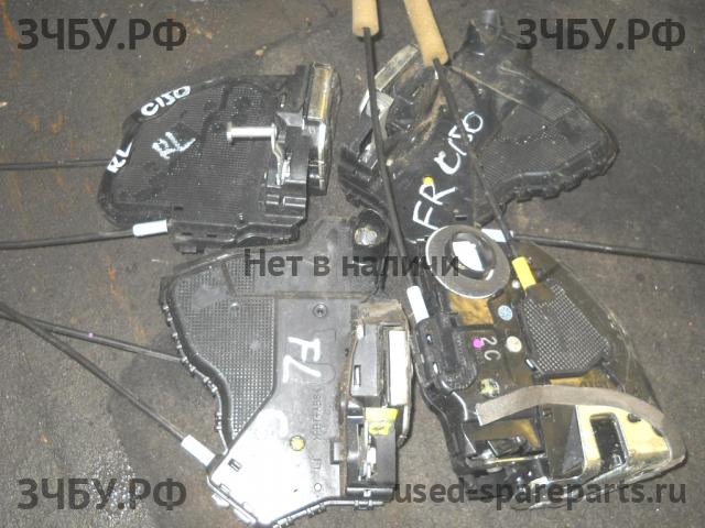 Toyota Corolla (E14 - E15) Замок двери передней левой