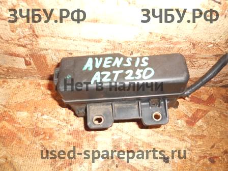 Toyota Avensis 2 Блок реле