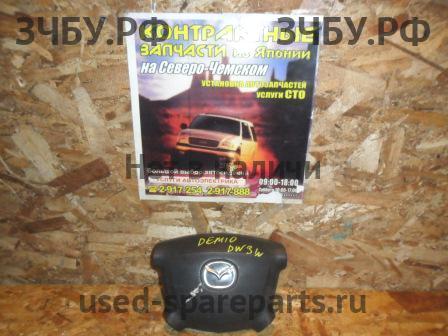 Mazda Demio 1 [DW] Накладка звукового сигнала (в руле)