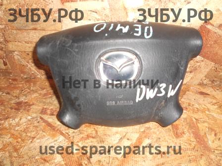 Mazda Demio 1 [DW] Накладка звукового сигнала (в руле)