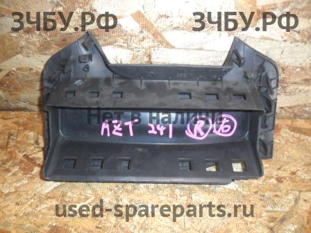 Toyota Caldina/Corona (T24) Накладка звукового сигнала (в руле)