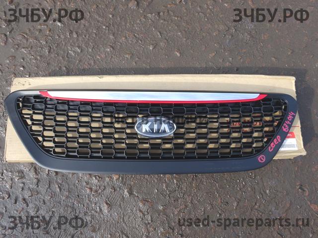 KIA Ceed 1 Решетка радиатора