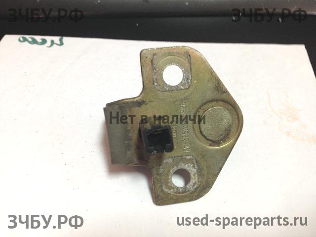 Ford Focus 1 Ответная часть замка двери