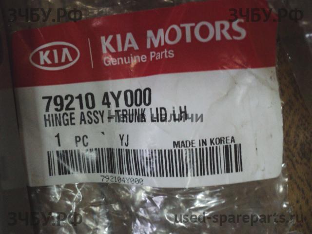 KIA Rio 3 Петля крышки багажника левая