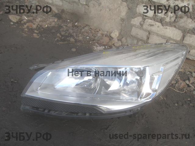 Ford Kuga 2 Фара левая