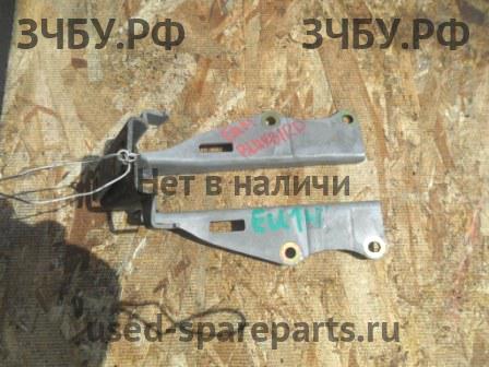Nissan Bluebird (U14) Петля капота