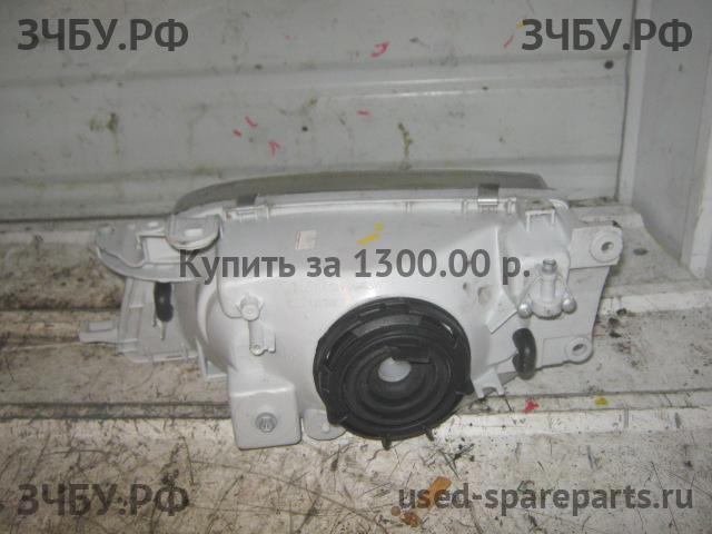 Toyota Carina.E (T190) Фара правая