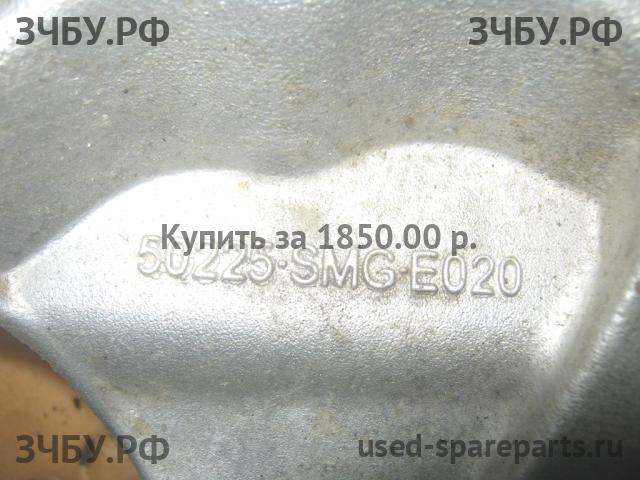 Honda Civic 8 (5D) Кронштейн переднего рычага