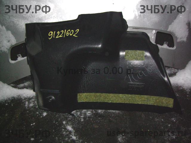 Mazda 3 [BK] Обшивка крышки багажника