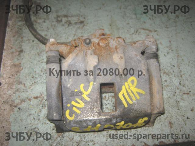 Honda Civic 8 (5D) Суппорт передний правый (в сборе со скобой)