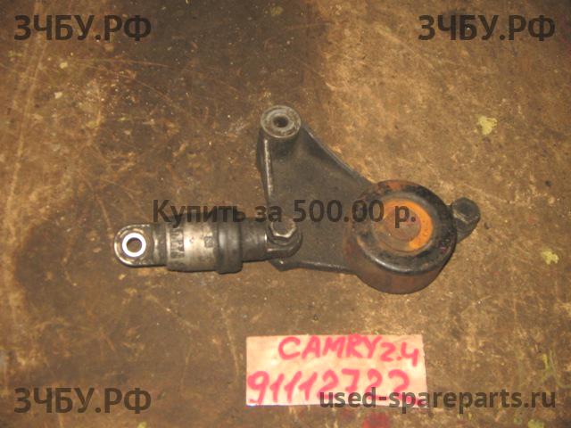 Toyota Camry 5 (V30) Кронштейн ролика натяжения ремня