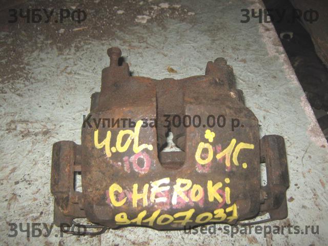 Jeep Grand Cherokee 2 Суппорт передний левый (в сборе со скобой)
