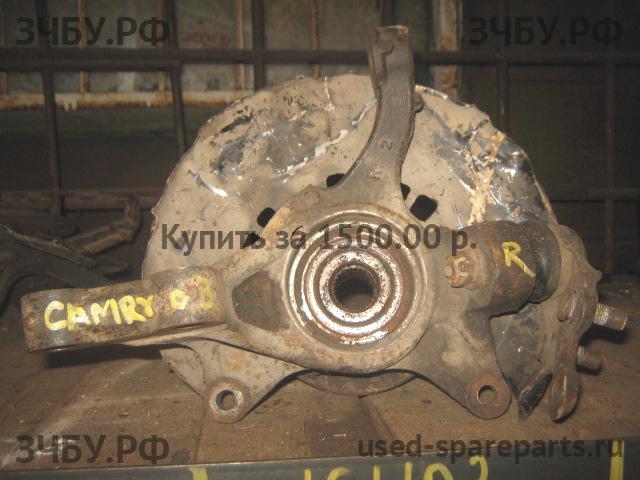 Toyota Camry 5 (V30) Кулак поворотный передний правый (со ступицей)