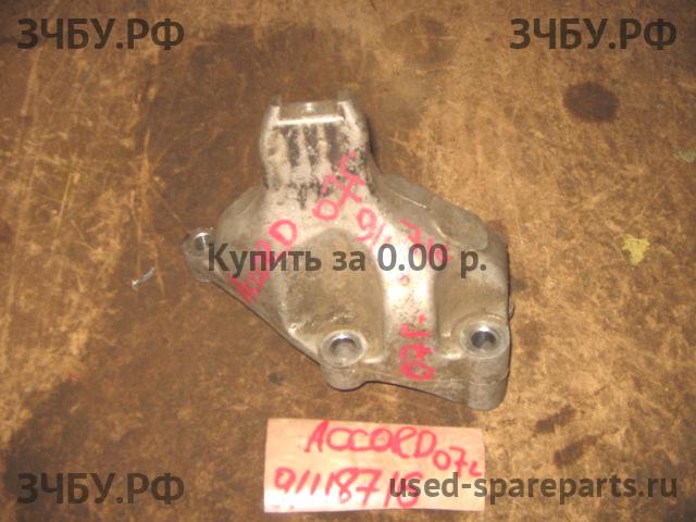 Honda Accord 7 Кронштейн
