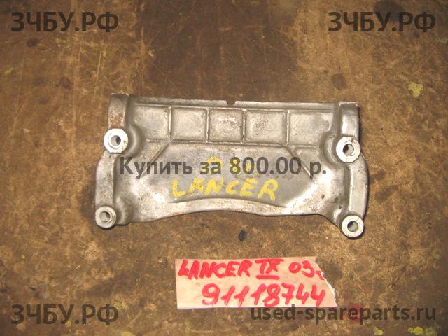 Mitsubishi Lancer 9 [CS/Classic] Кронштейн крепления КПП