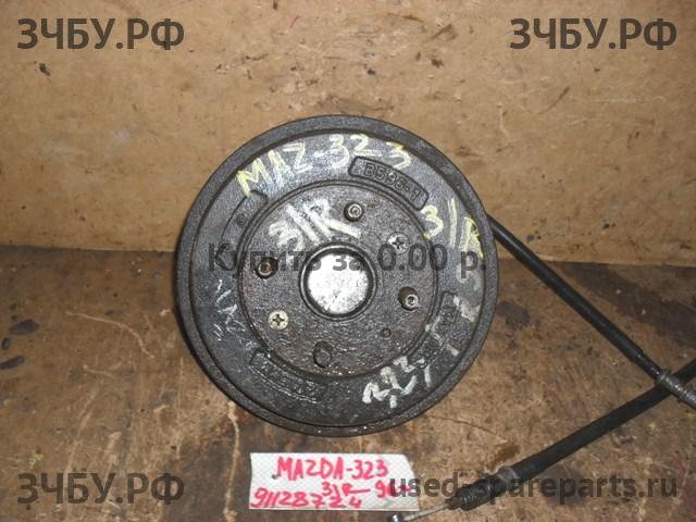 Mazda 323 [BA] Кулак задний левый