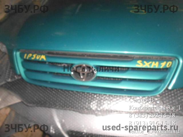 Toyota Ipsum 1 Капот