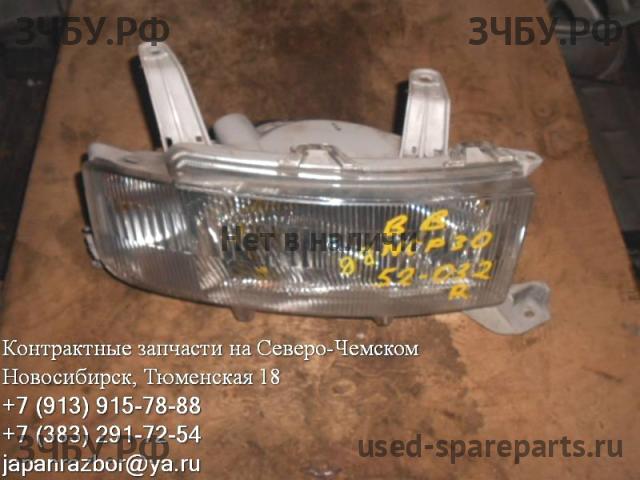 Toyota BB (1) Фара правая