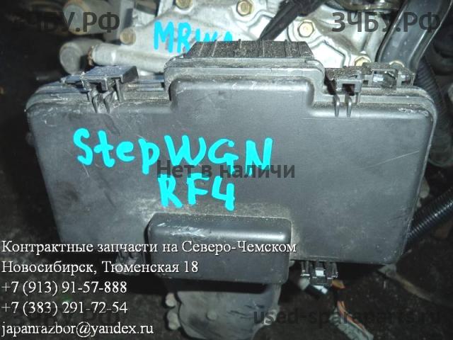 Honda StepWGN 2 Блок предохранителей